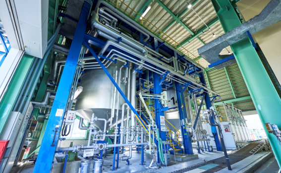 高級潤滑油製造 High-grade lubricant manufacturing
